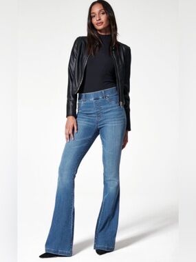 Spanx‎ Pull On Flare Jeans Medium Wash Size XS EUC